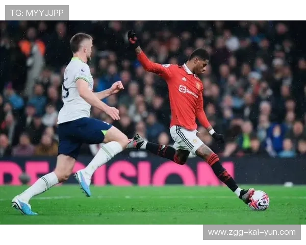 拉什福德禁区内推射稳稳进网